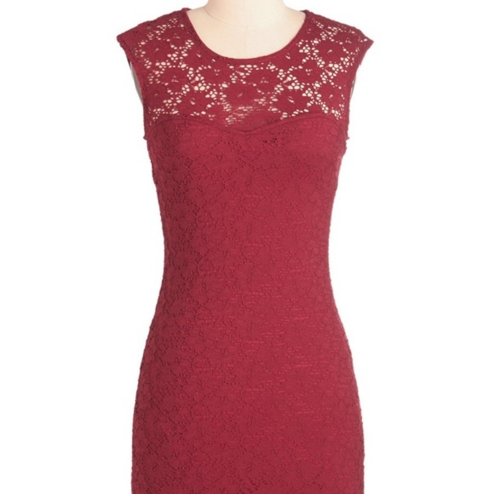 🎉SALE🎉 Lace Bodycon Dress - Picture 2 of 7